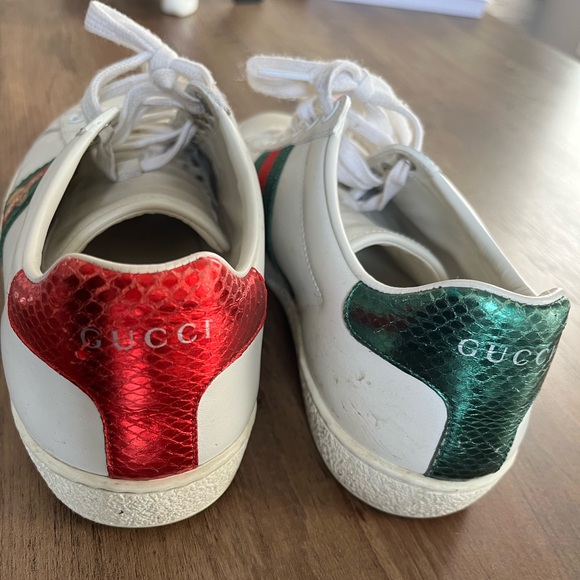 Gucci low top sneakers - gently used - Picture 4 of 5